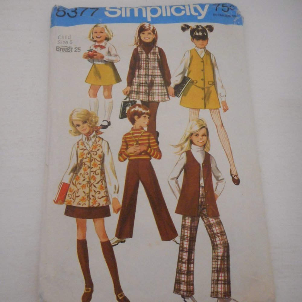 Vintage 1970s Girls Size 6 Simplicity 8377